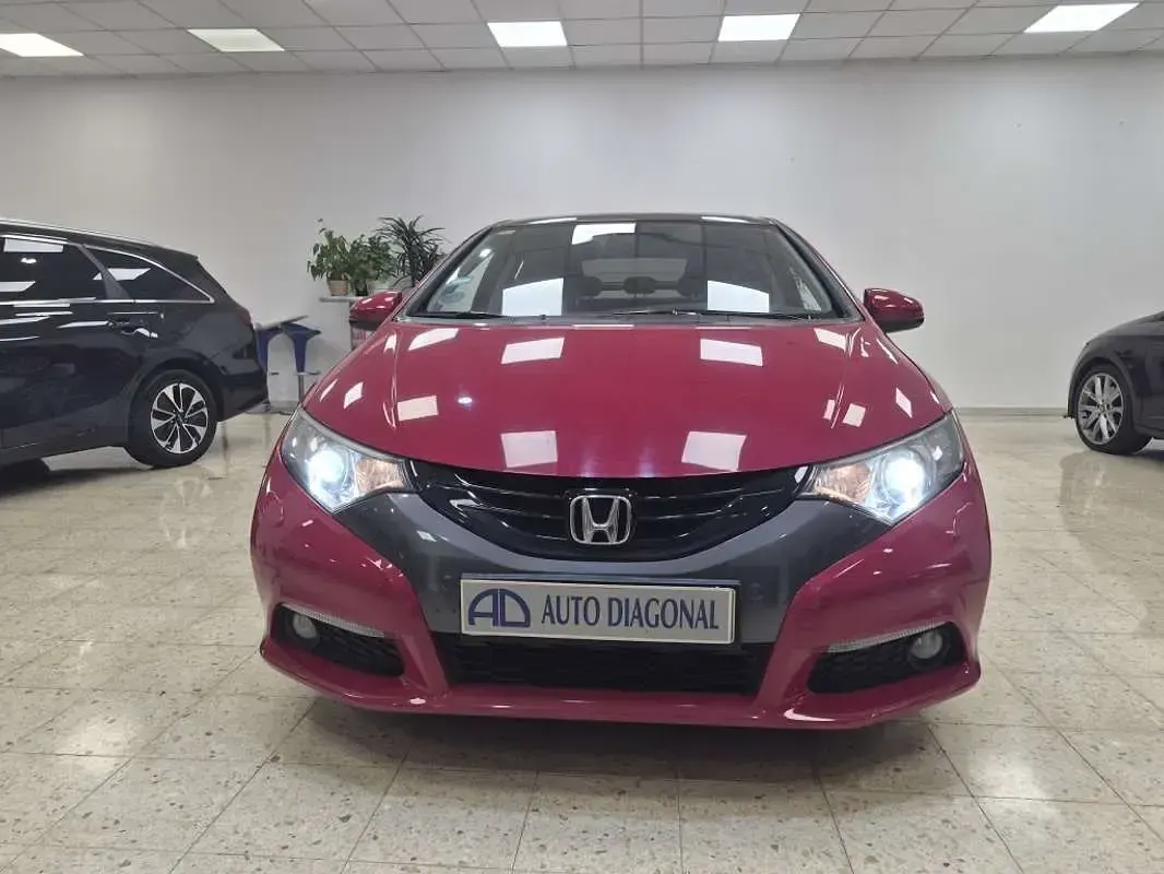 Usado Honda Civic Executive 142 CV (104 kW) 2013 Rojo Utilitario