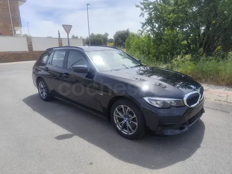 Usado BMW 330e Sport Line 292 CV (214 kW) 2022 Negro Familiar