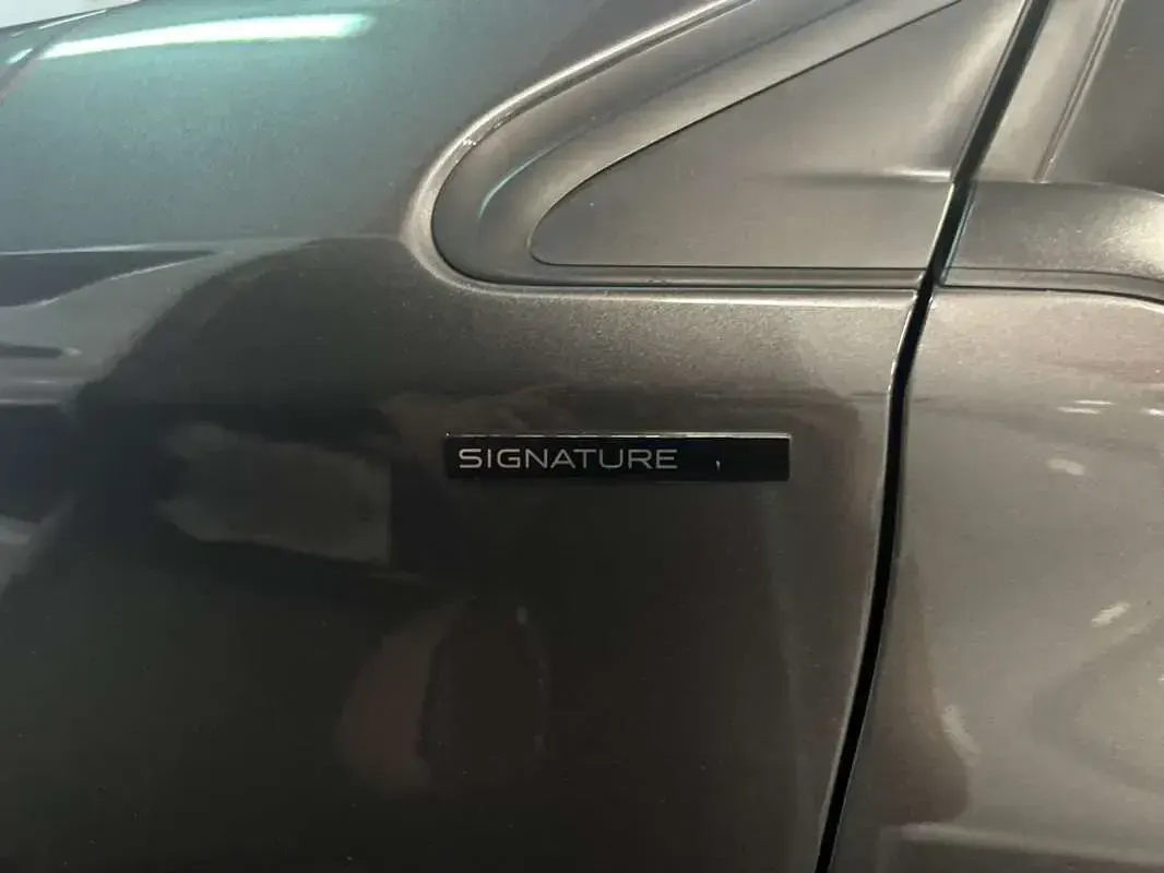 Usado Peugeot 208 Signature Sky 83 CV (61 kW) 2018 Gris Utilitario
