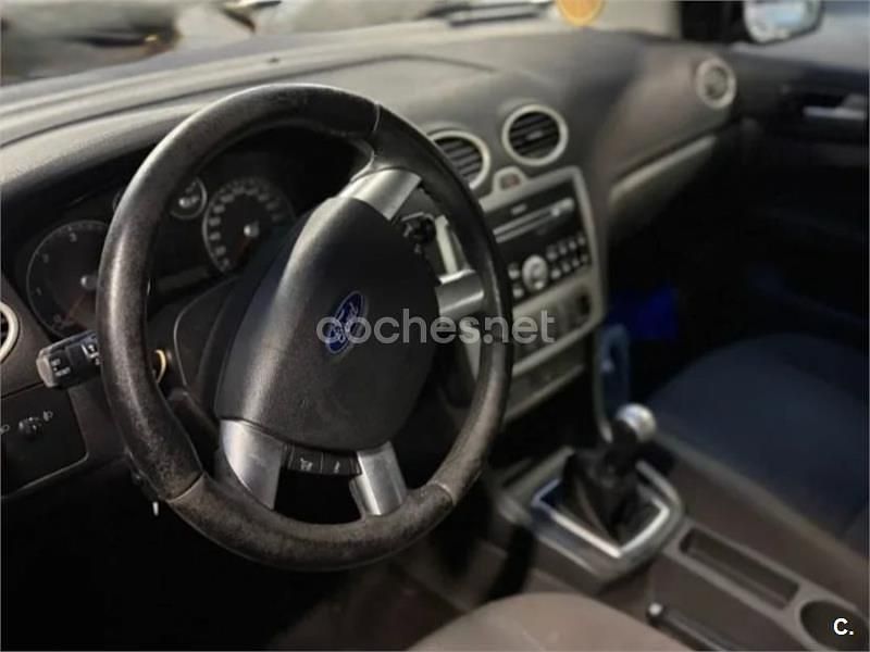 Usado Ford Focus Ghia 115 CV (84 kW) 2008 Granate Berlina