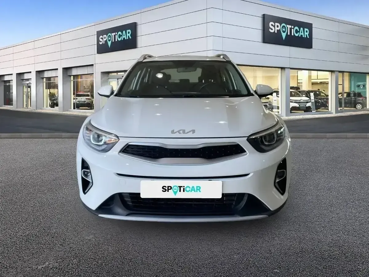 Usado Kia Stonic 84 CV (61 kW) 2023 Blanco SUV