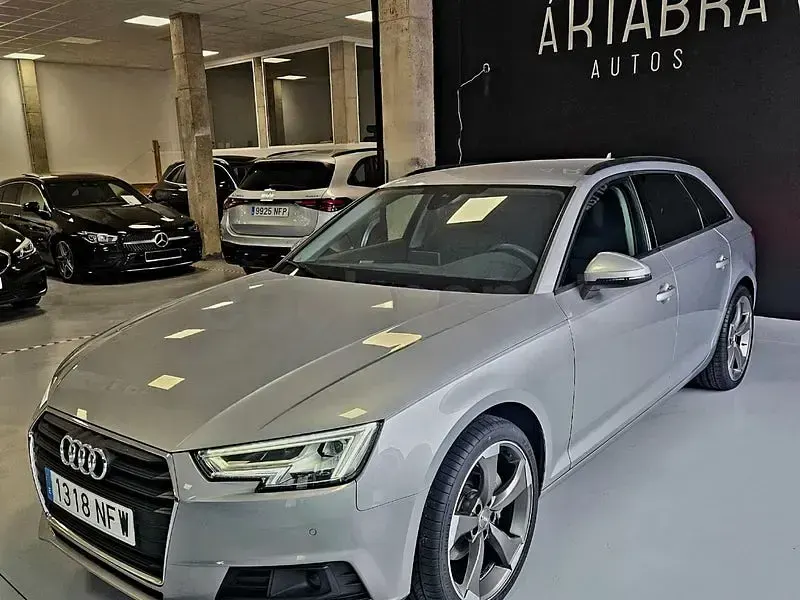 Usado Audi A4 218 CV (160 kW) 2017 Gris / plata Familiar