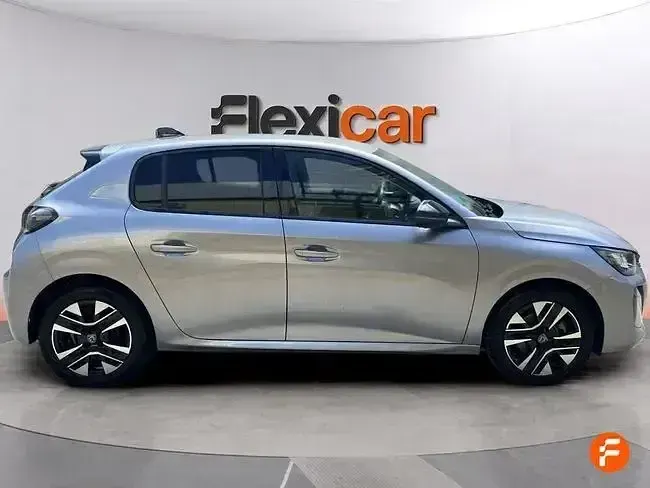 Usado Peugeot 208 Allure 100 CV (73 kW) 2025 Gris Utilitario