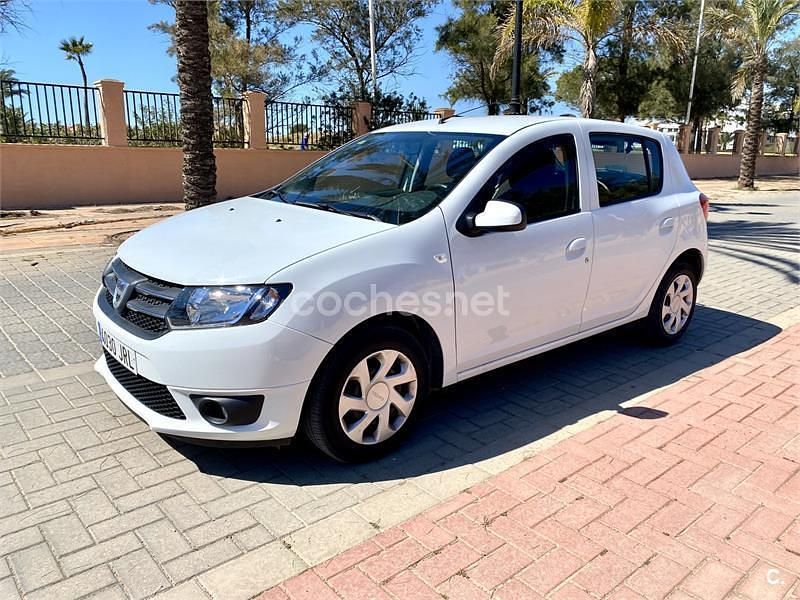 Usado Dacia Sandero Lauréate 90 HP (66 kW) 2016 Branco Sedan