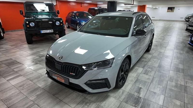 Gris Usado 2021 Skoda Octavia RS Familiar | 25.990 € (Buen precio) - Imagen 1/4