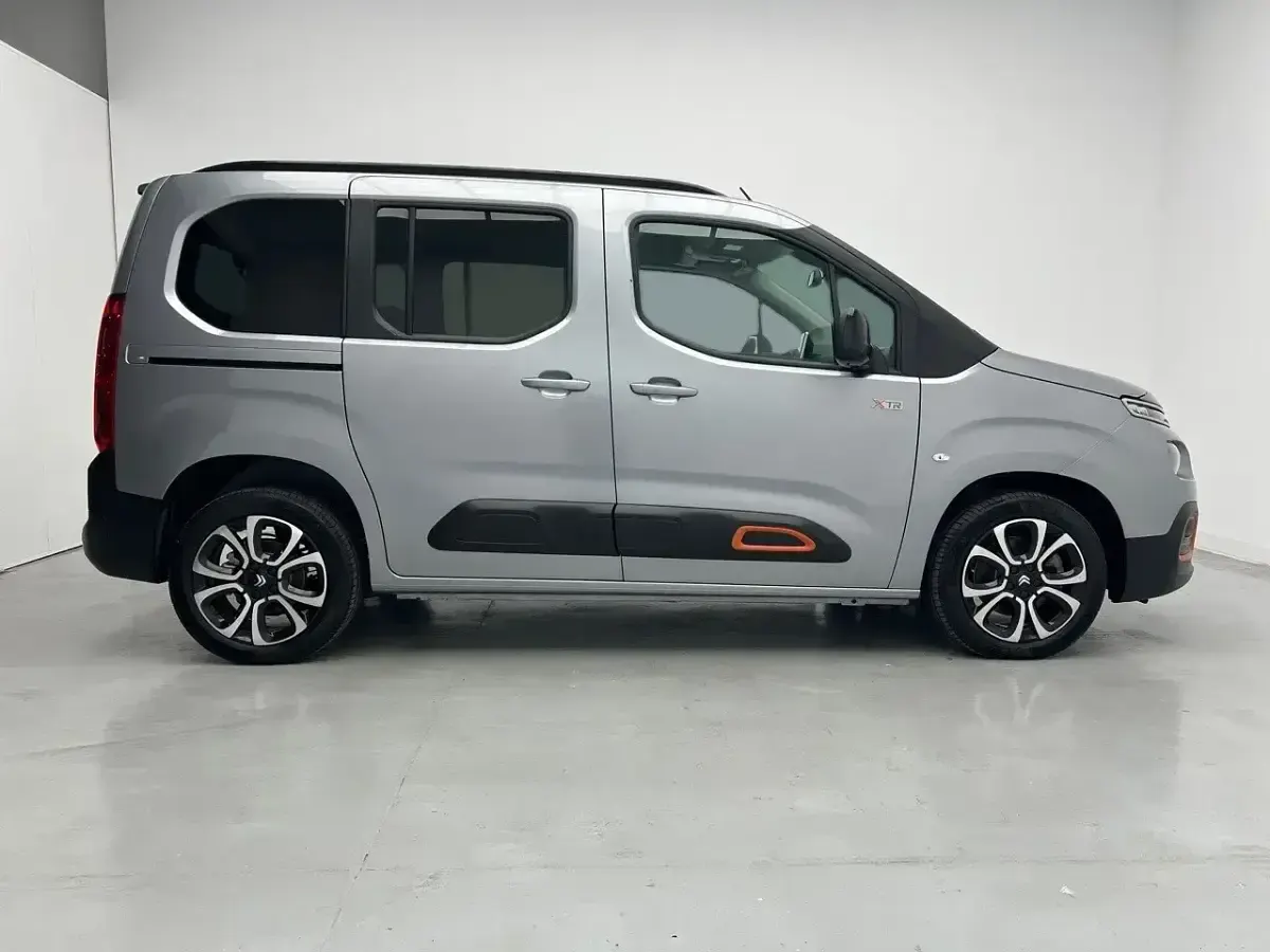 Nuevo Citroën Berlingo Shine 100 kW (136 CV) 2025 Gris Monovolumen