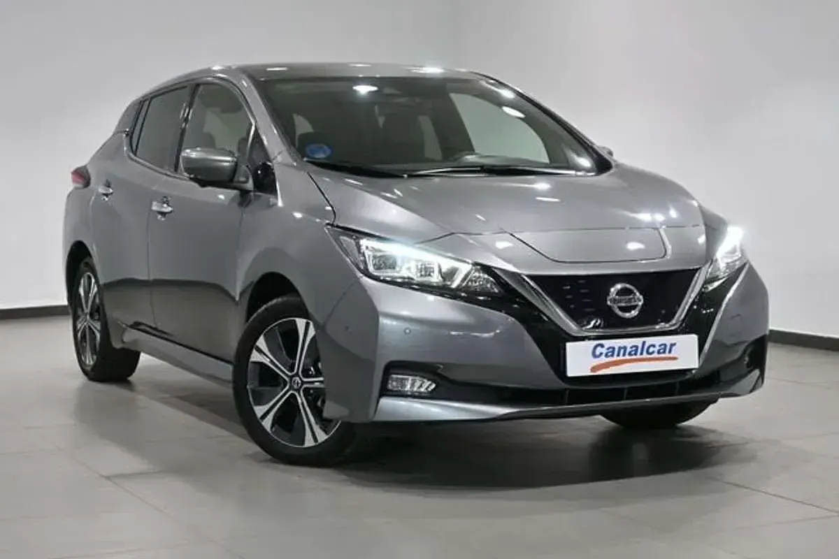 Usado Nissan Leaf Tekna 160 kW (218 CV) 2022 Gris Utilitario