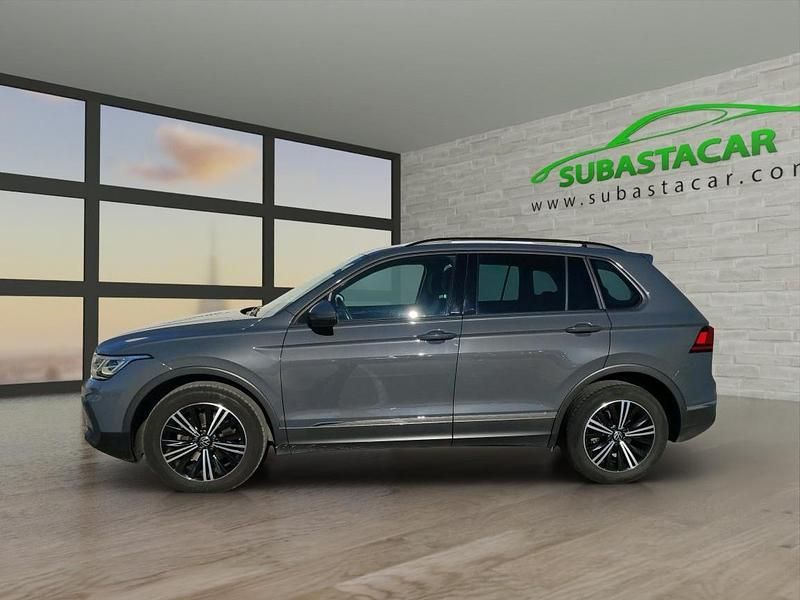 Gris metalizado Usado 2021 VW Tiguan Life SUV | 22.050 € (Precio justo) - Imagen 1/4