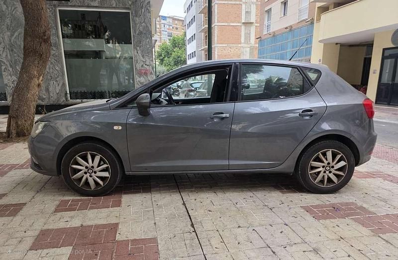 Usado Seat Ibiza Style 105 CV (77 kW) 2014 Gris Utilitario