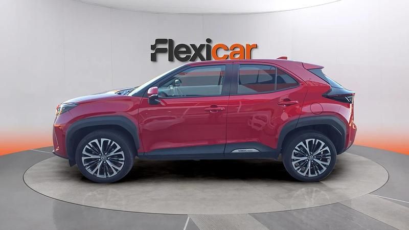 Usado Toyota Yaris Hybrid Active 116 CV (85 kW) 2023 Granate