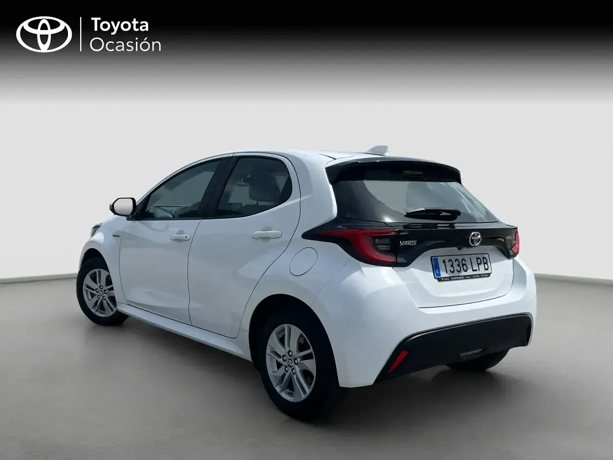 Usado Toyota Yaris Active 116 CV (85 kW) 2021 Blanco Utilitario