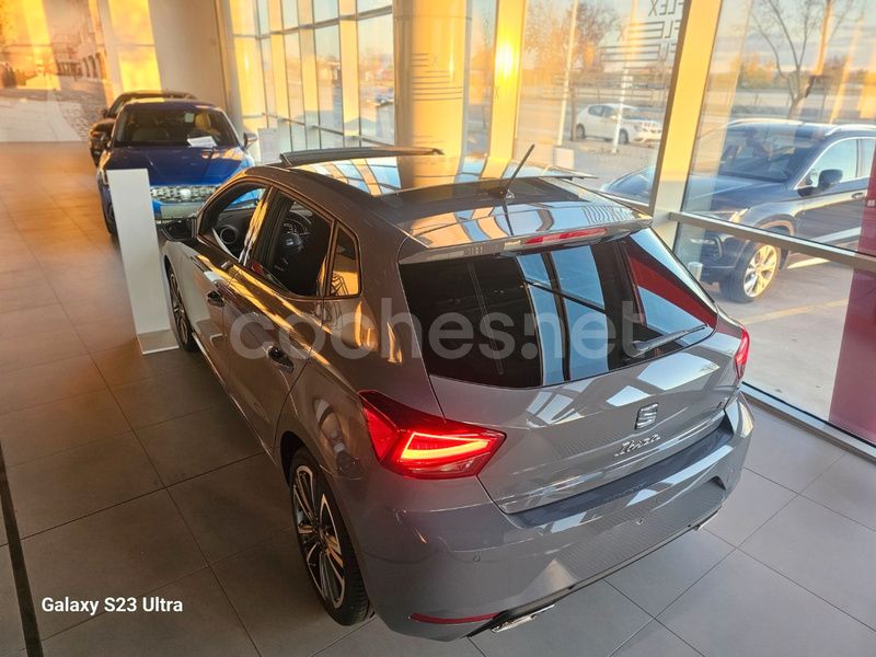 Gris / plata Nuevo 2025 Seat Ibiza FR Berlina | 24.000 € (Caro) - Imagen 1/4