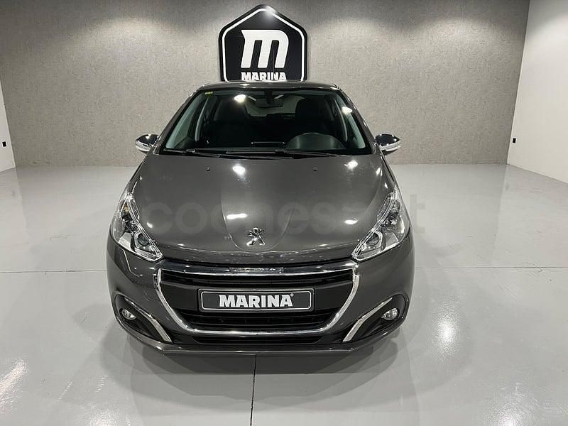 Usado Peugeot 208 Style 100 CV (73 kW) 2018 Gris / plata Utilitario