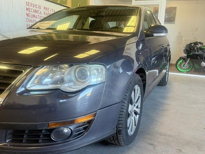 Usado VW Passat Advance 110 CV (80 kW) 2009 Gris / plata Berlina