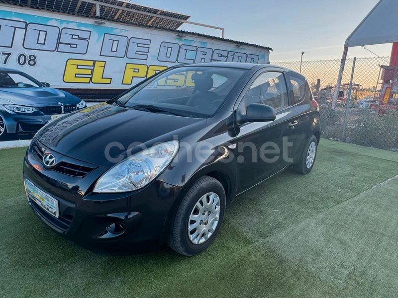 Negro Usado 2010 Hyundai i20 Base Berlina | 3999 € (Precio justo) - Imagen 1/4