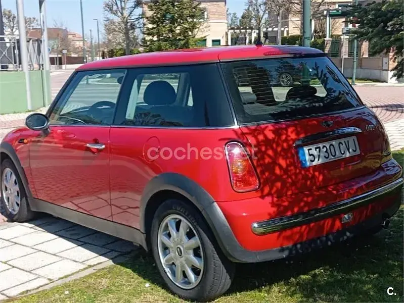 Usado Mini ONE 90 CV (66 kW) 2003 Rojo Utilitario
