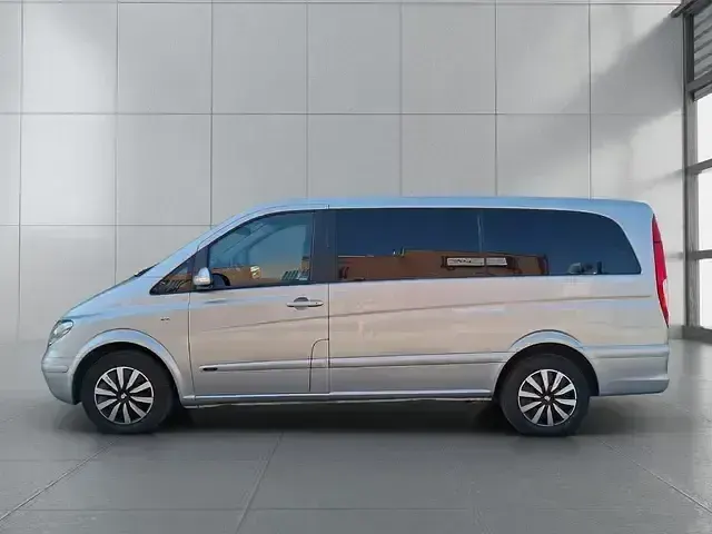 Usado Mercedes Viano 204 CV (150 kW) 2008 Gris / plata Monovolumen
