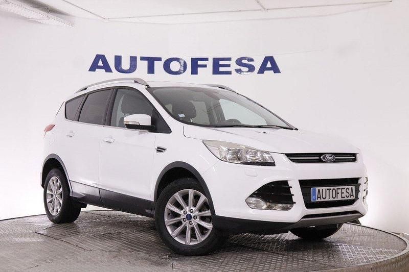 Usado Ford Kuga Titanium 150 CV (110 kW) 2015 Blanco SUV