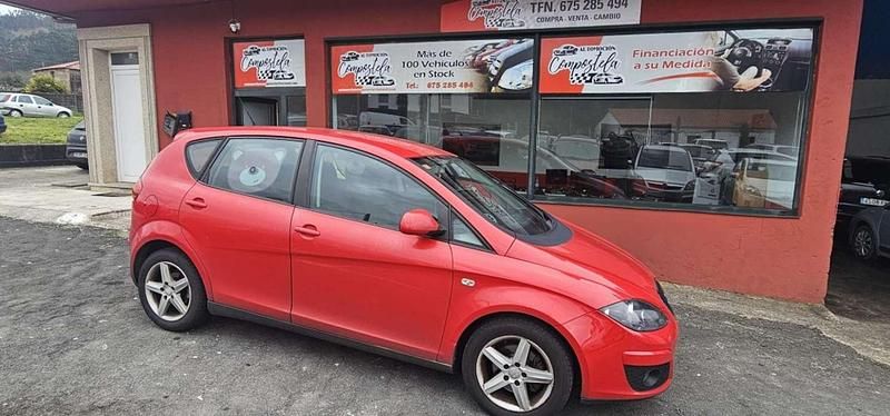 Usado Seat Altea Reference 105 CV (77 kW) 2010 Rojo Monovolumen
