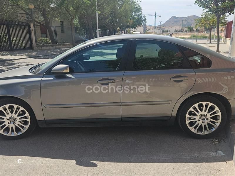 Usado Volvo S40 Momentum 140 CV (102 kW) 2004 Gris / plata Berlina