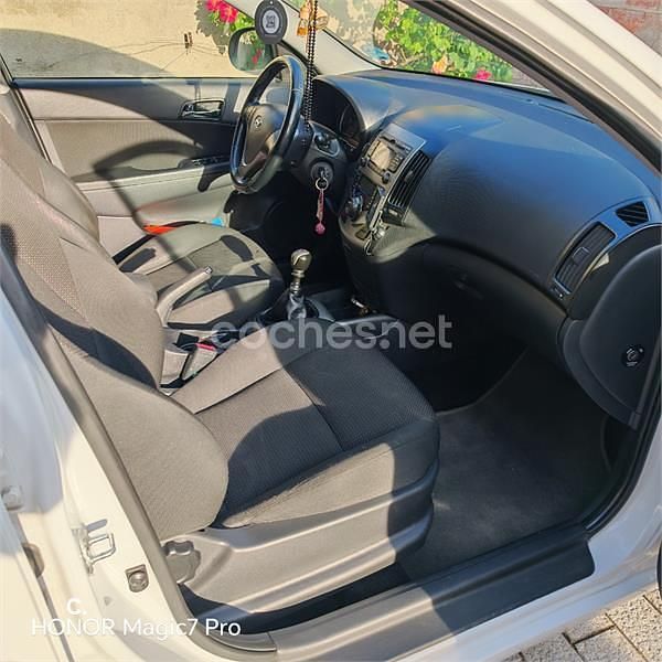 Brugt Hyundai i30 Comfort 109 HK (80 kW) 2010 Hvid Sedan