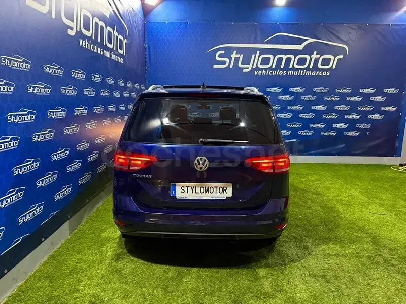 Usado VW Touran Sportline 115 CV (84 kW) 2020 Azul Monovolumen