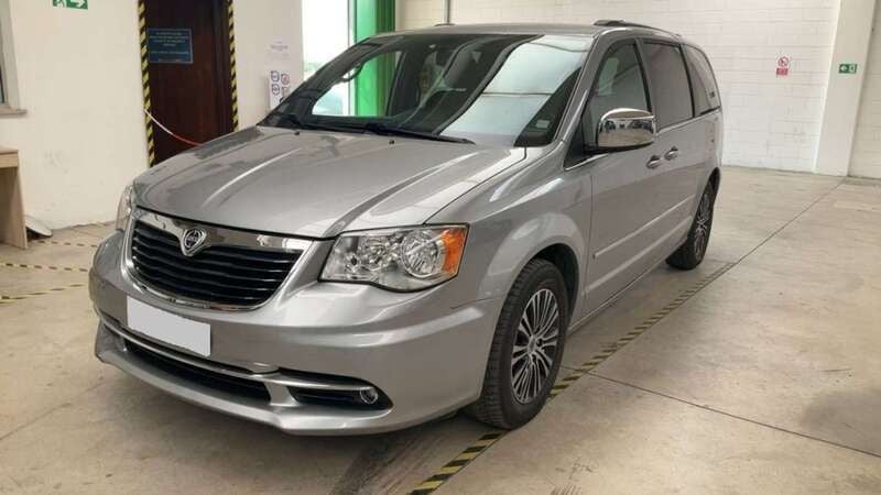 Gris Usado 2015 Lancia Voyager S Monovolumen | 15.000 € (Buen precio) - Imagen 1/4
