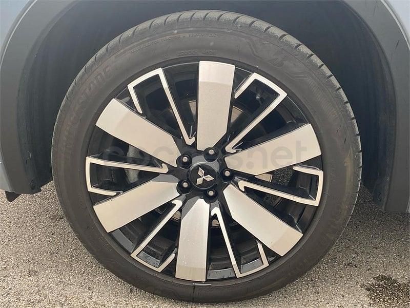 Usado Mitsubishi Outlander P-HEV 306 CV (225 kW) 2025 Gris / plata SUV
