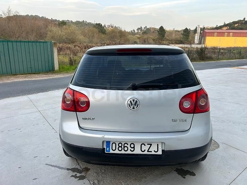 Usado VW Golf IV Highline 105 CV (77 kW) 2005 Gris / plata Berlina
