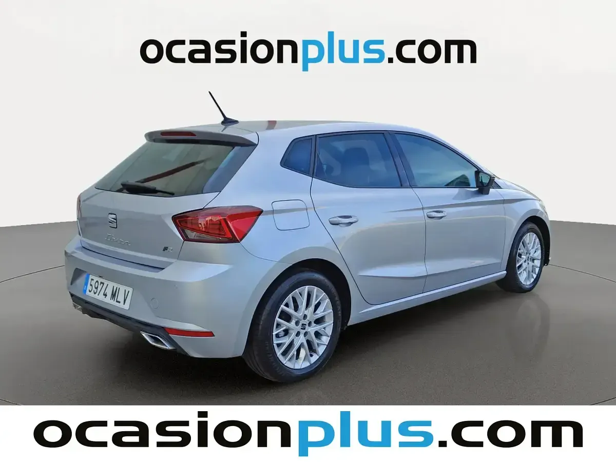 Usado Seat Ibiza FR 110 HP (80 kW) 2023 Cinzento Sedan