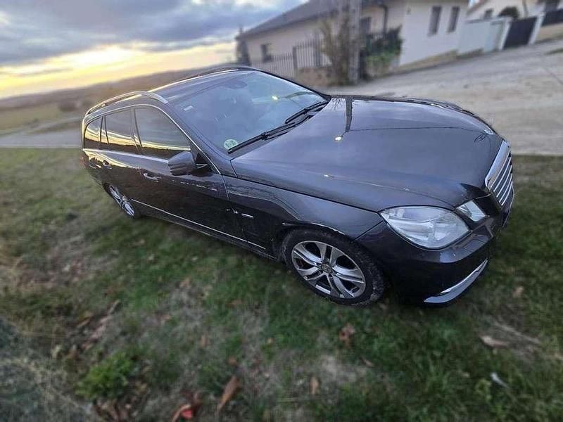 Usado Mercedes E200 Elegance 136 CV (100 kW) 2011 Gris Familiar