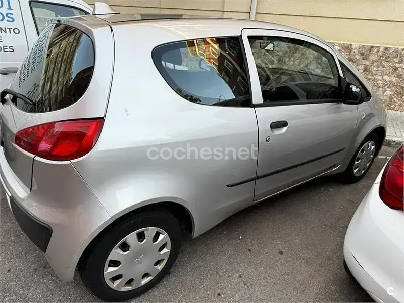 Usado Mitsubishi Colt Inform 75 CV (55 kW) 2005 Gris / plata Utilitario