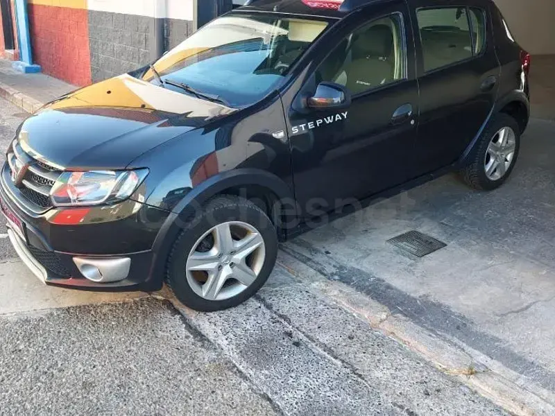 Usado Dacia Sandero Stepway 90 CV (66 kW) 2015 Negro Berlina