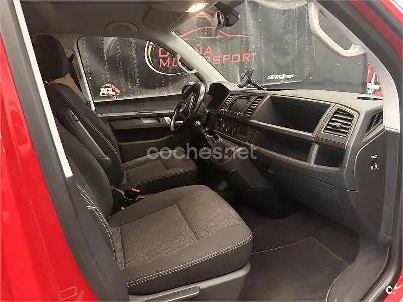 Usado VW Multivan 114 CV (83 kW) 2019 Rojo Monovolumen