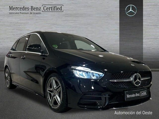 Usado Mercedes B180 AMG line 116 CV (85 kW) 2023 Negro noche Monovolumen