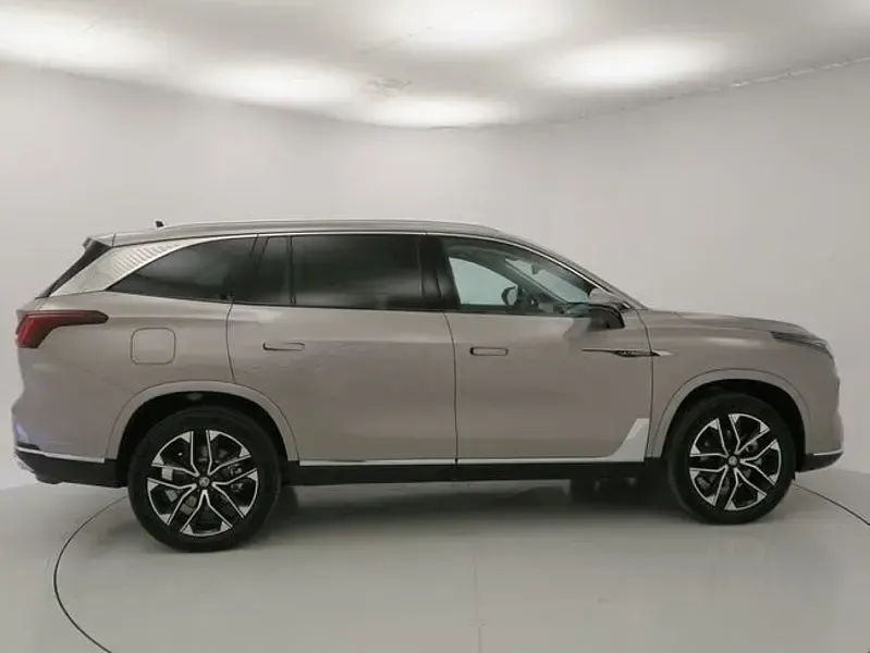Nuevo MG MGS9 299 CV (219 kW) 2026 Gris / plata SUV