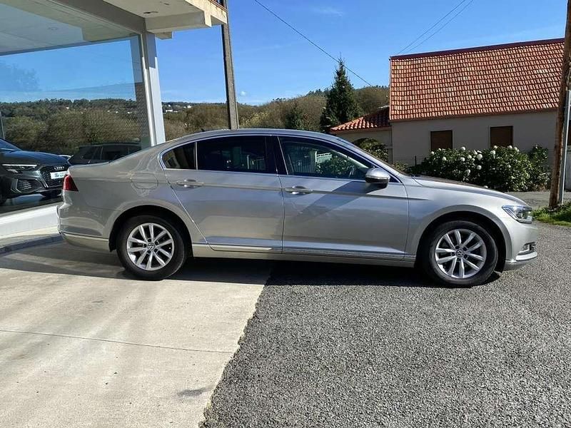 Usado VW Passat Sportline 150 CV (110 kW) 2016 Plateado Berlina
