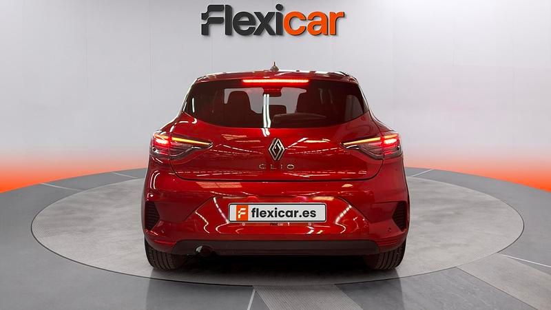 Käytetty Renault Clio V Evolution 101 HP (74 kW) 2025 Punainen Sedan