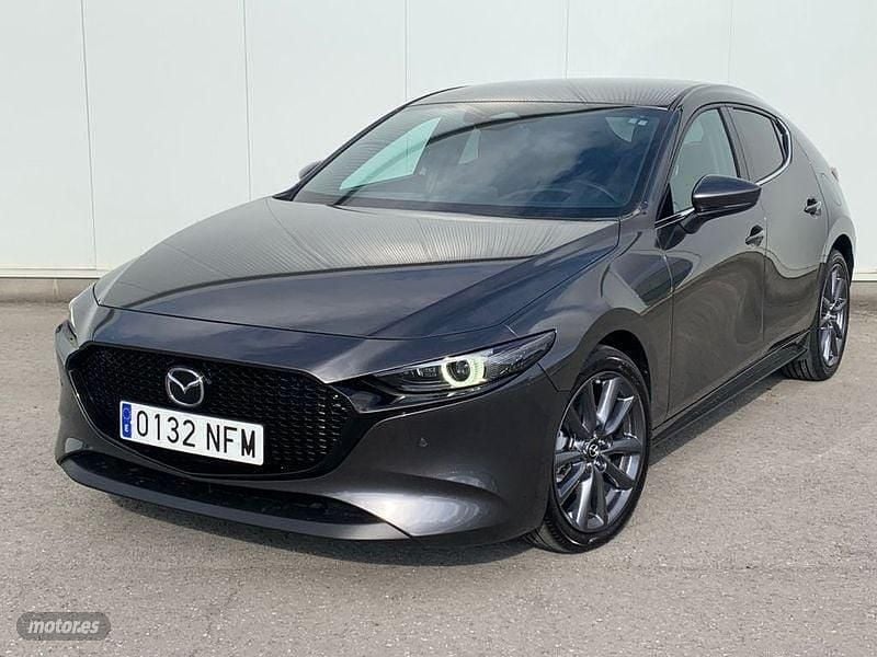 Gris Nuevo 2025 Mazda 3 Center-Line Berlina | 27.590 € (Precio justo) - Imagen 1/4