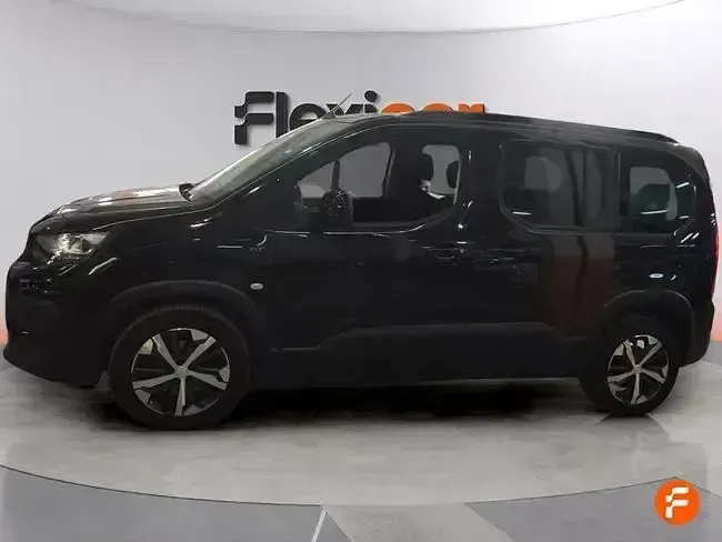 Usado Peugeot Rifter Allure 100 CV (73 kW) 2023 Negro Monovolumen