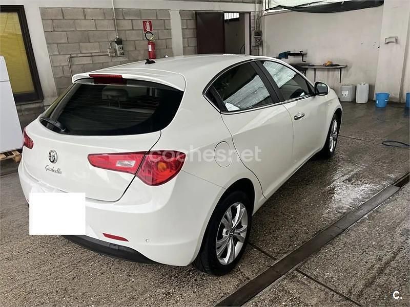 Usado Alfa Romeo Giulietta Distinctive 105 CV (77 kW) 2014 Blanco Utilitario