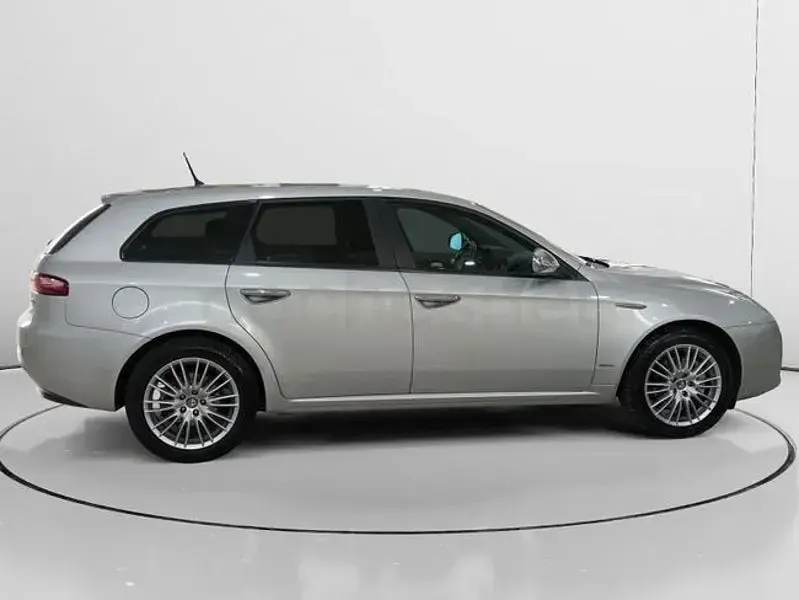 Usado Alfa Romeo 159 170 CV (125 kW) 2011 Gris / plata Familiar