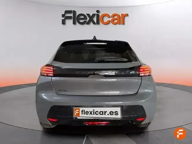 Usado Peugeot 208 Allure 100 CV (73 kW) 2025 Gris Utilitario