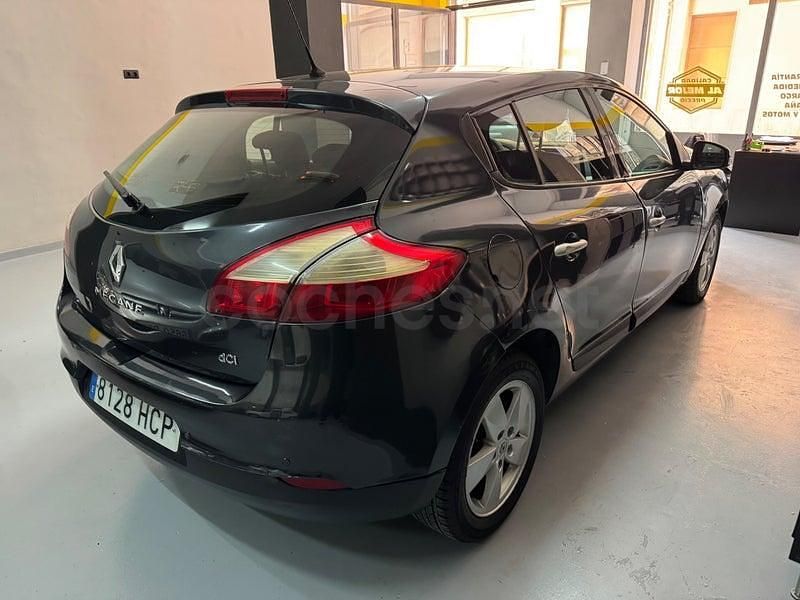 Usado Renault Mégane Dynamique 130 CV (95 kW) 2011 Gris / plata Berlina