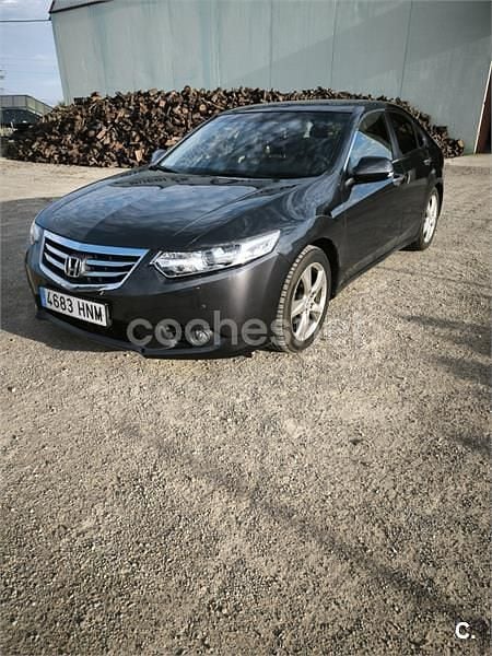 Gris / plata Usado 2013 Honda Accord Luxury Berlina | 9500 € - Imagen 1/4