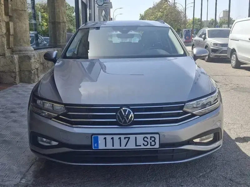 Usado VW Passat Business 122 CV (89 kW) 2021 Gris / plata Familiar