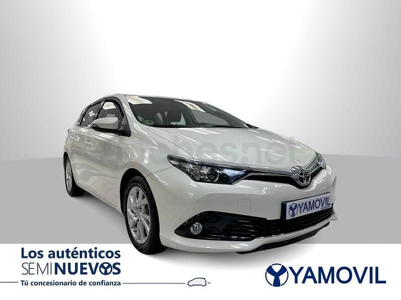 Usado Toyota Auris Active 112 CV (82 kW) 2015 Blanco Berlina