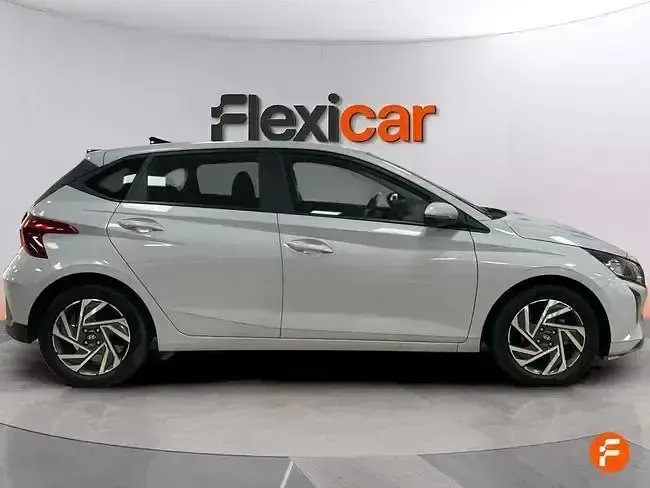 Usado Hyundai i20 100 CV (73 kW) 2024 Gris Utilitario