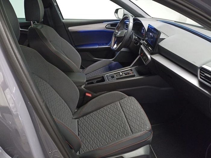 Usado Seat Leon FR 204 CV (150 kW) 2023 Gris Berlina