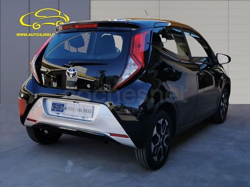 Usado Toyota Aygo X-play 72 CV (52 kW) 2021 Negro Utilitario